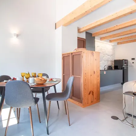Stylish Duplex By Lovelystay *